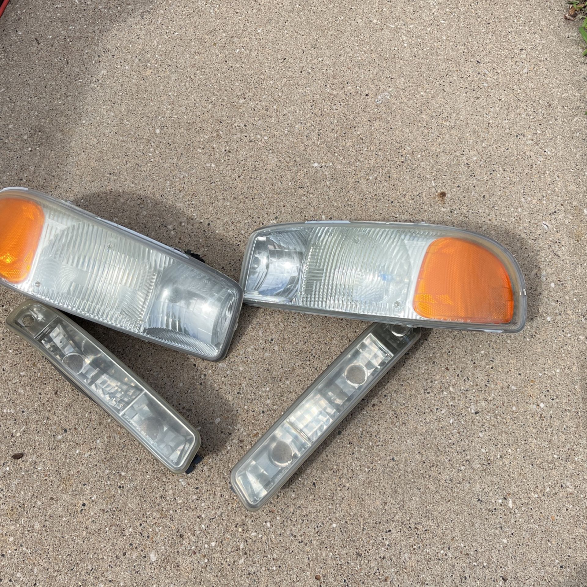 Headlight Assembly For Yukon 2005