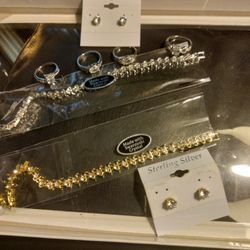 Beautiful Genuine Swarovski Crystals Tennis Bracelet And Earrings Set