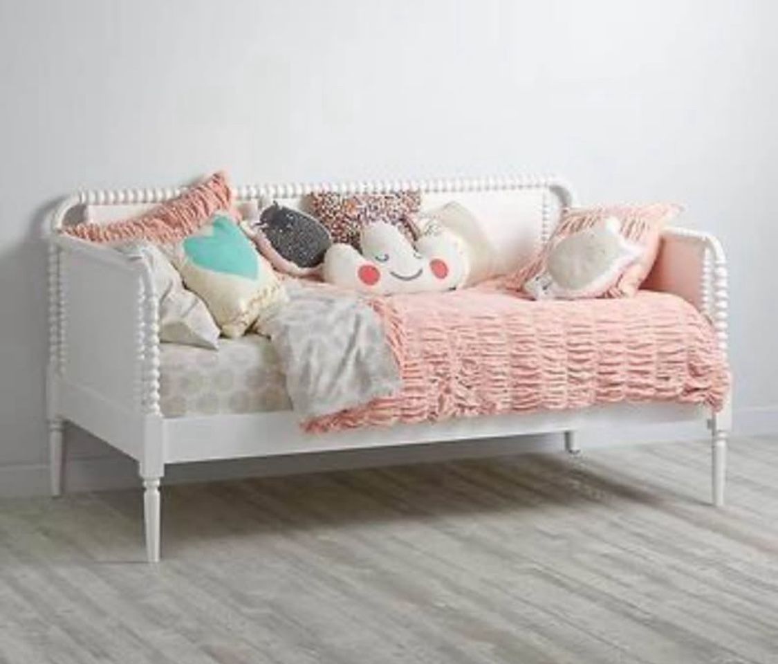 New White Wood Spindle Twin Size Daybed 