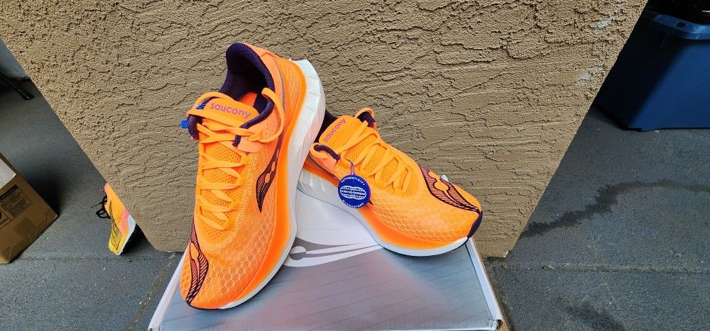 NEW Saucony Endorphin Pro 4 Men's Size 7 (Women's 9)