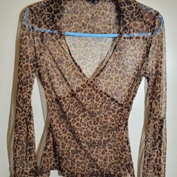 ​Blusa de Malla Animal Print (Leopard) - Estilo Y2K - Talla S
​Marca: French Kiss.
