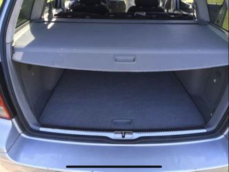 Mk4 wagon grey/silver cargo cover in great working condition!!!!