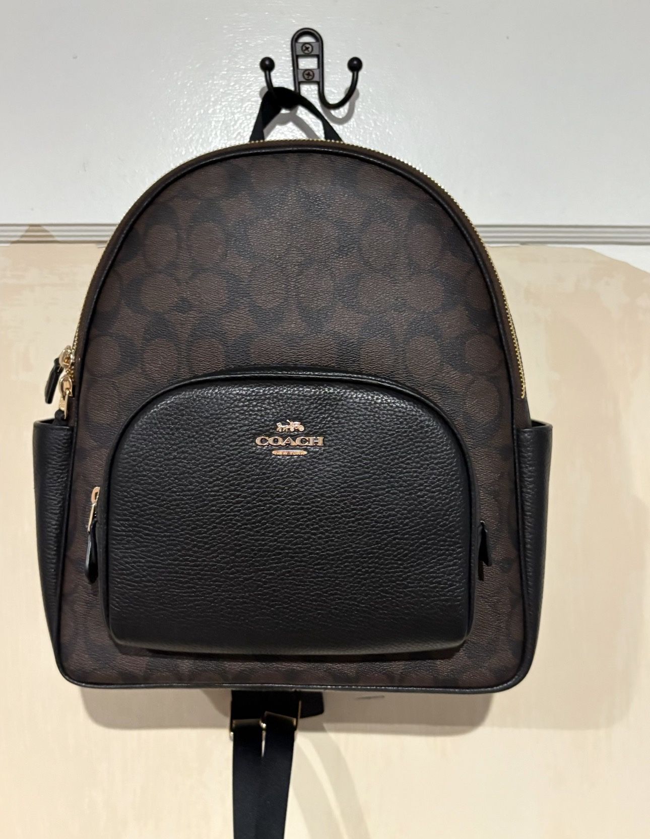 Coach court backpack in Gold/Black/Brown