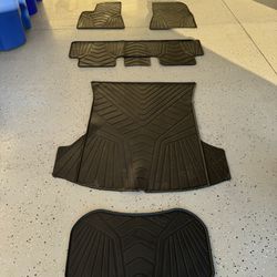 Custom made rubber floor mats for Tesla 3