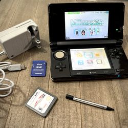 Nintendo 3DS Like New Super Clean Works Perfect. All Original Nintendo Adult Owned…
