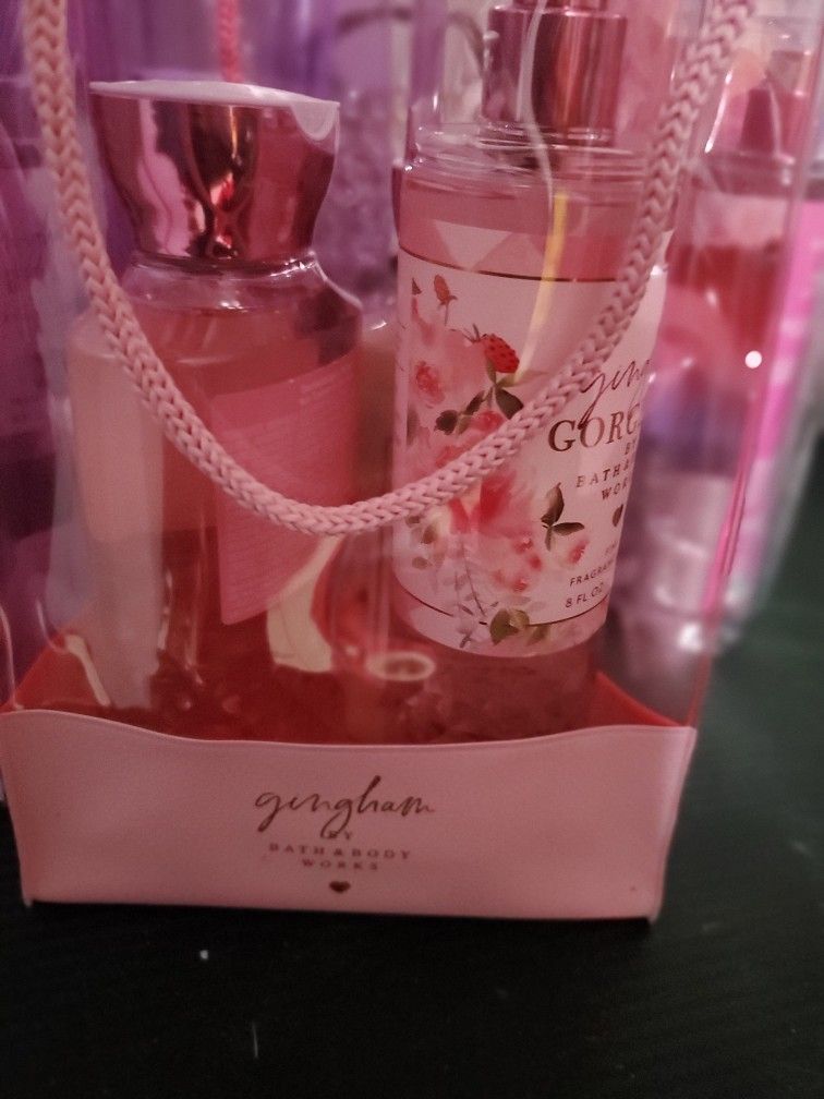 BATH & BODY SETS AND CANDLES π―