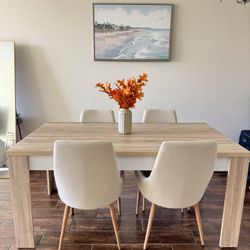 Gorgeous Dining Table With 4 chairs 