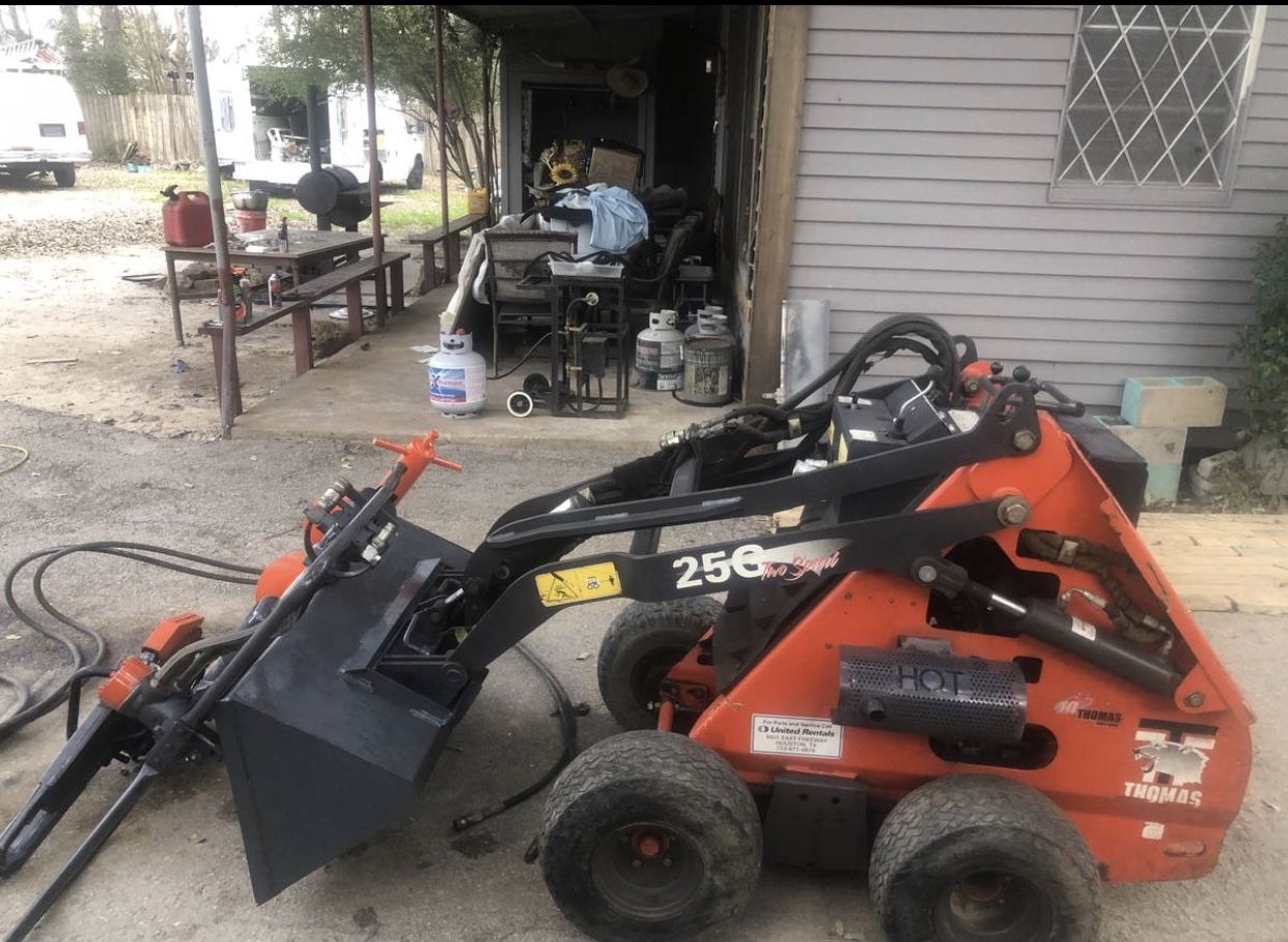 Thomas Mini Skid Steer Loader