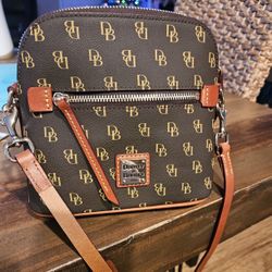 NEW Dooney & Bourke Handbag, Gretta Domed Crossbody !