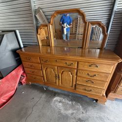 Oak Bedroom Furniture, For A King Size Bed