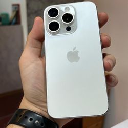 Unlocked iPhone 15 Pro Max 256GB White