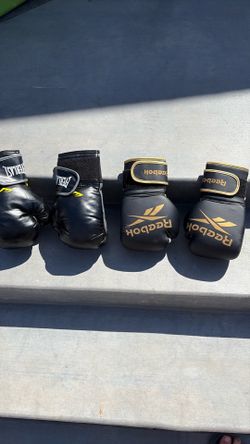 Boxing gloves