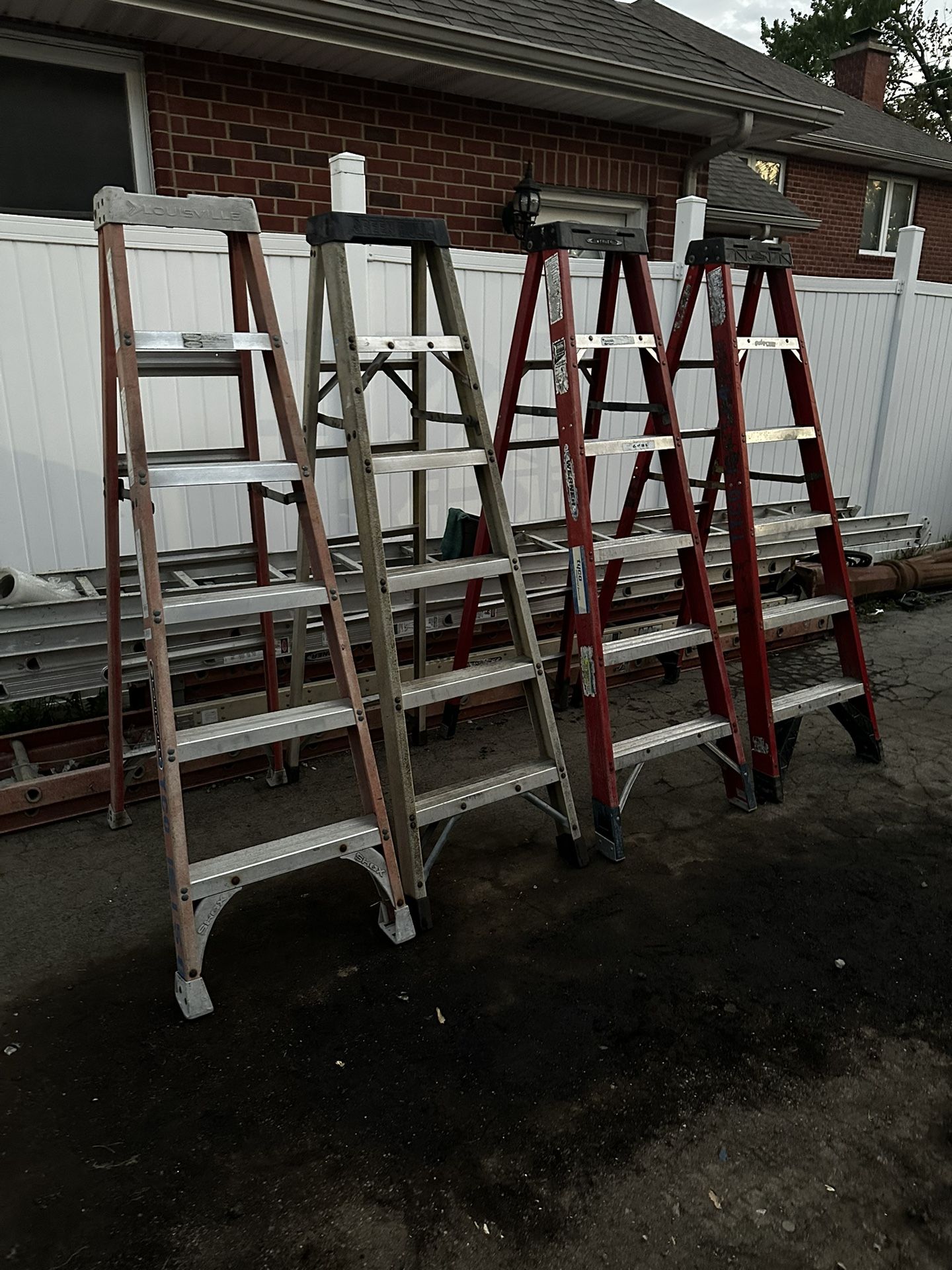 6 Feet Ladders