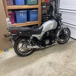 1983 Yamaha Seca 750 runs good runs and drives cannot for life and we find the title but I will give you Bill cell from the person. I got it froyself.