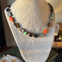 UNIQUE VINTAGE NECKLACE 