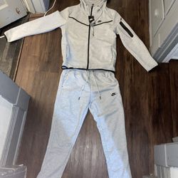 Nike Sweatsuits 100$