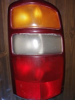 Used Passenger Side Tail Light 2002 - 2006 Yukon Tahoe Suburban