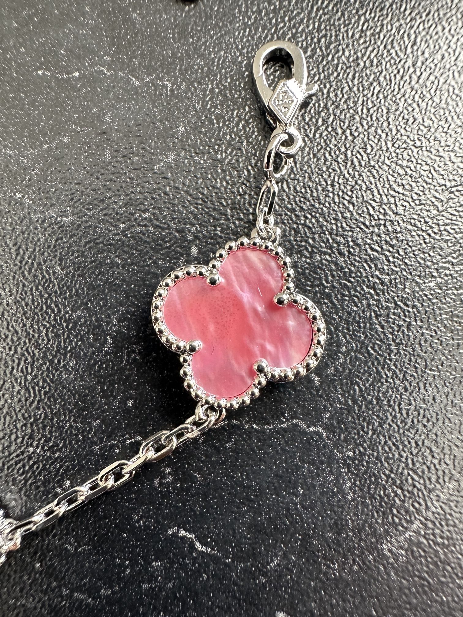 VCA BRACELET LEAF CLOVER MOTIF PINK PEARL