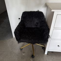 Black Fur Chair 