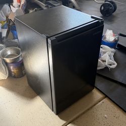 Mini Fridge Insignia 