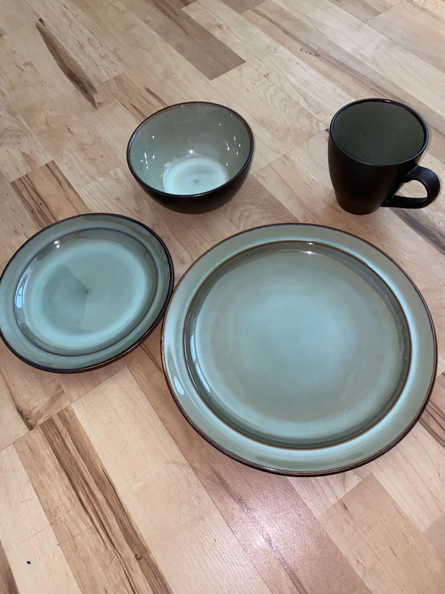 Linden Street Dinnerware Set - 16 Pieces