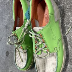Nike Green Leather Shoes size 9 1/2