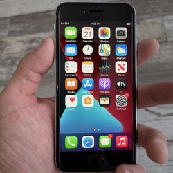 iPhone SE 2020 UNLOCKED W/New Tempered Glass Screen Protector And Charger 