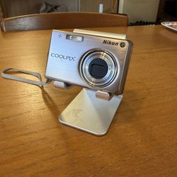 Nikon COOLPIX S700 Digital Camera - 12.1MP