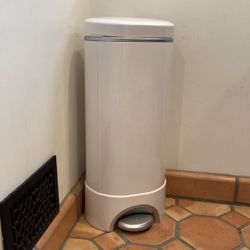 Munchkin® Step Diaper Pail 