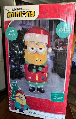 Tinsel Yard Sculpture Minion Kevin in Santa Hat 28"