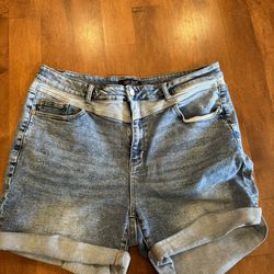 Women’s Judy Blue Plus Size Jean Shorts Shipping Available