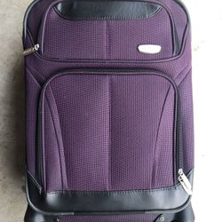 Used Skyline Luggage Bag On Wheels