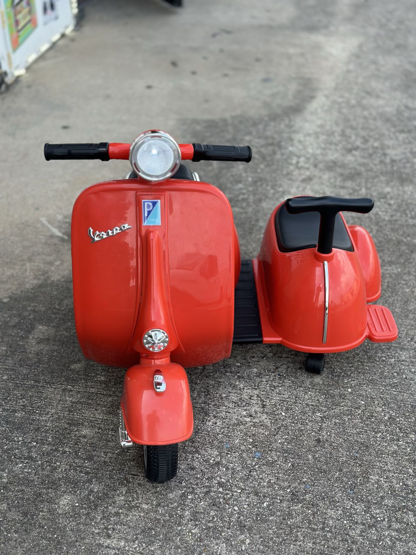  12 Volts Small Vespa With Side Wagon For 2 Kids-Licensed 