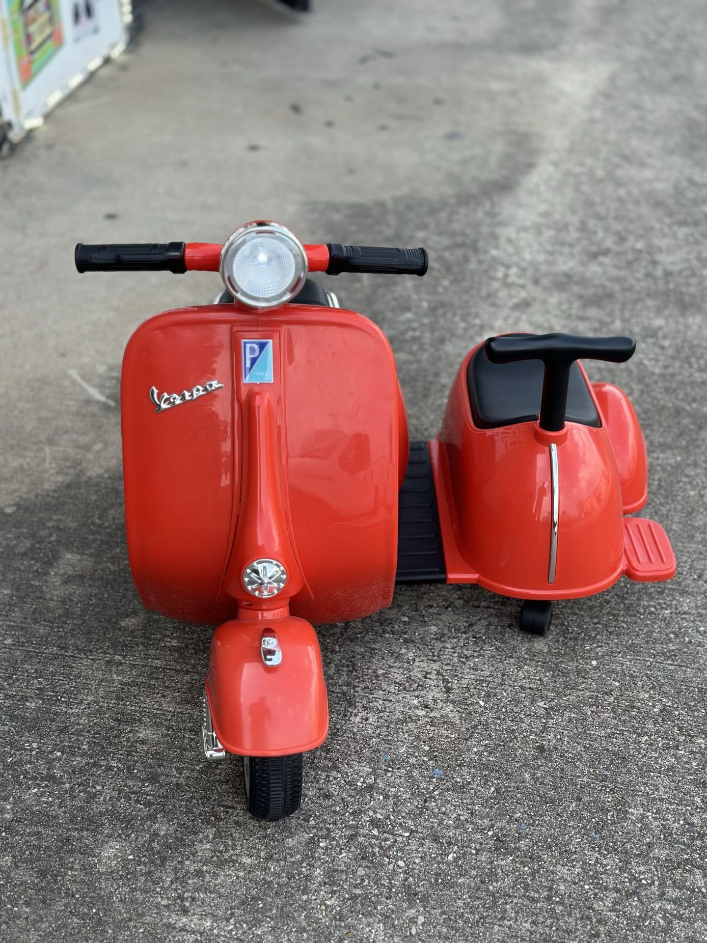 12 Volts Small Vespa With Side Wagon For 2 Kids-Licensed