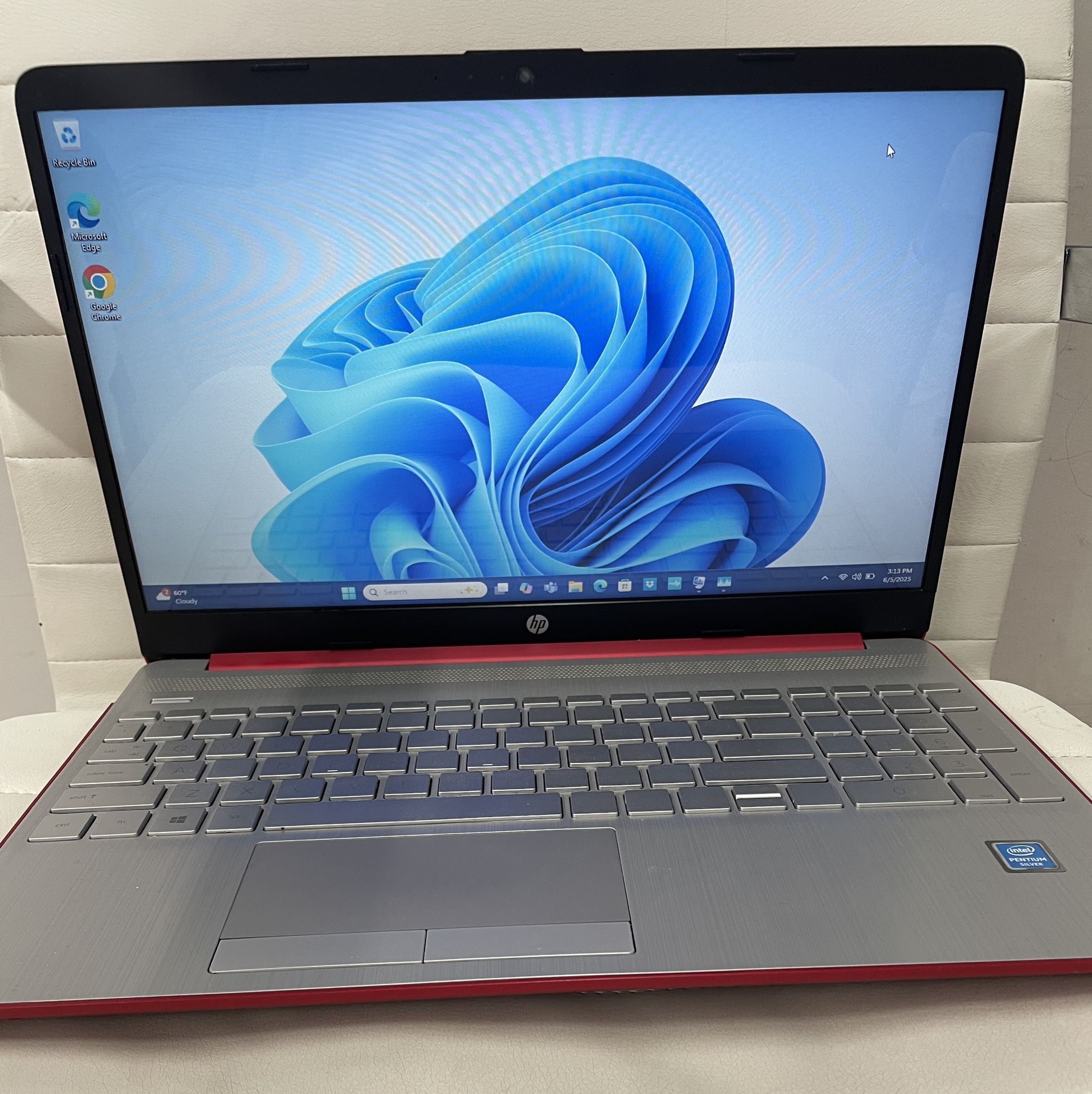 Laptop HP Notebook 15 15-dw0083wm 15.6" Intel Pentium, 4GB RAM, 128GB SSD, Windows 11