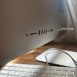 Apple Desktop And Mac Mini (2013)