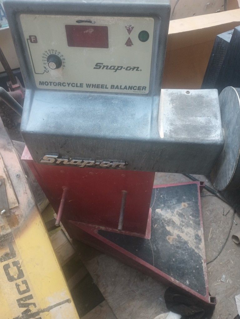 Snap On WBM200 Motorcycle Wheel Balancer
