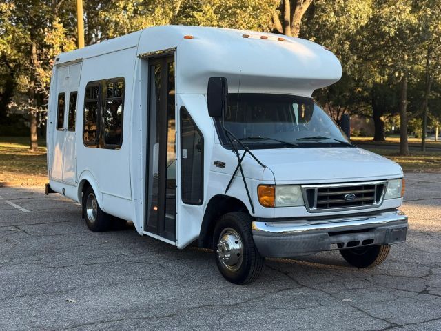 2005 Ford E350 Super Duty Cutaway