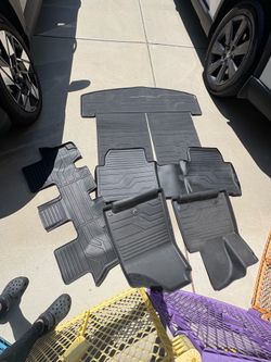 2025 Hyundai Santa Fe SE durable floor mats