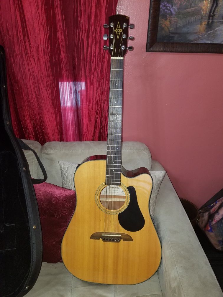 Alvarez Acoustic Guitar, Model RD20SC NAT