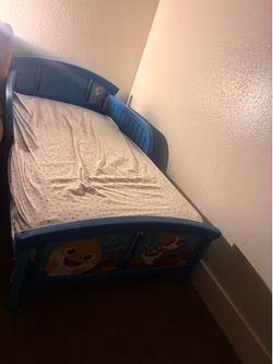 Baby shark bed