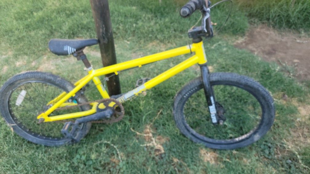**PENDING*** Redline BMX Bike SOLD AS PICTURED AVAILABLE IF STILL POSTED