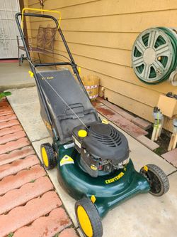 ~GAS LAWNMOWER IN GREAT WORKING CONDITION TURNS ON FAST AND EASY~