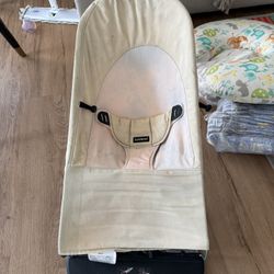 Baby bjorn bouncer