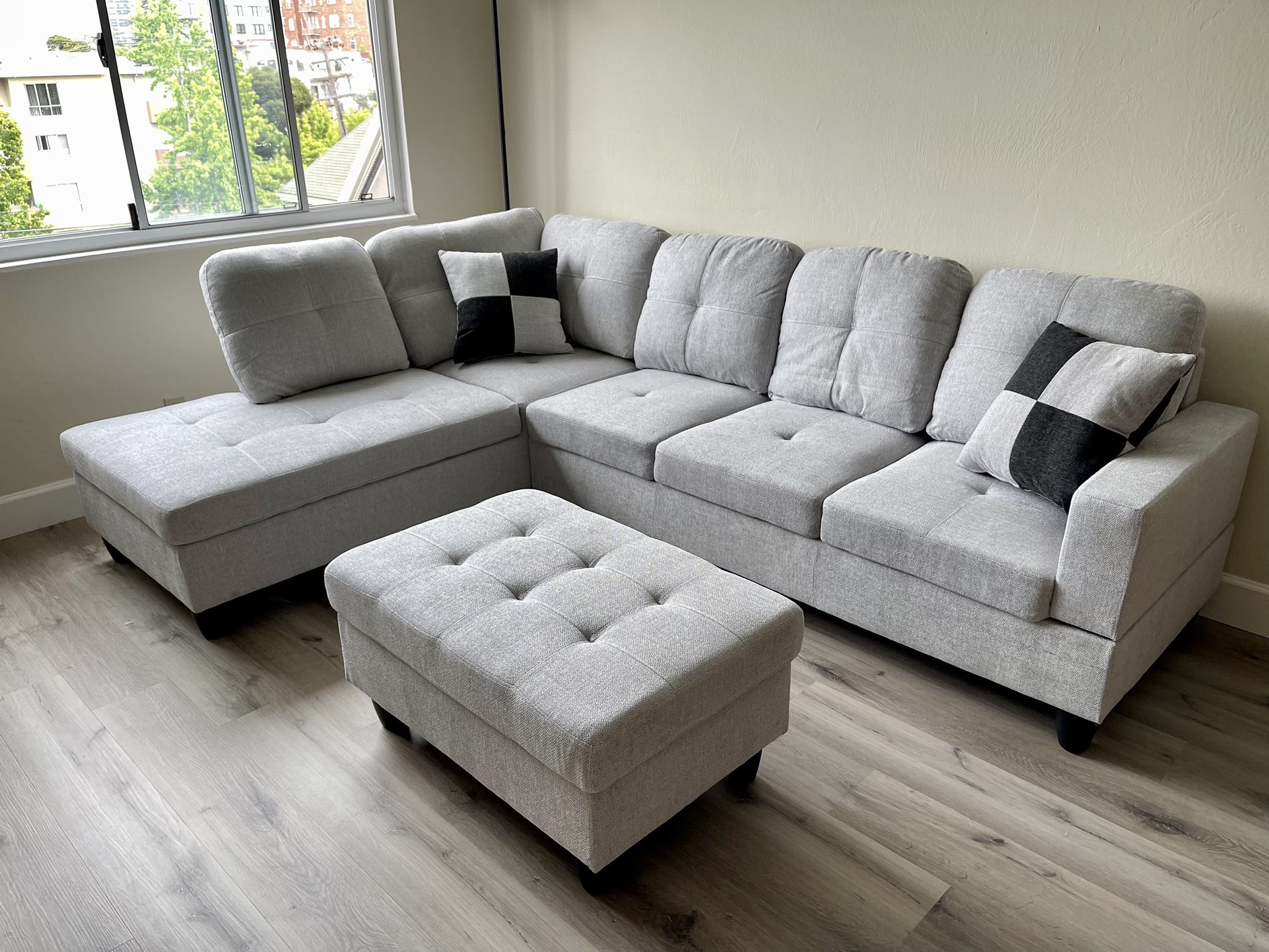 Light Gray Sectional Couch with Ottoman 