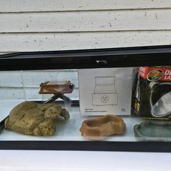 Reptile Tank With Supplies 