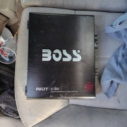 Boss Amplifier 1100 Watt
