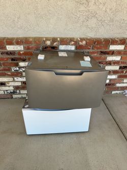 Pedestal for washer and dryer