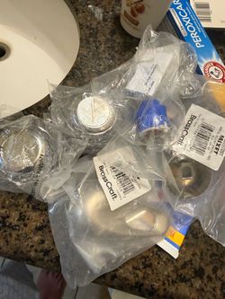 Bathroom knobs