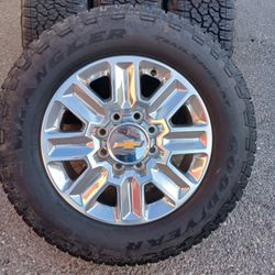 2025 NEW OEM ORIGINAL TAKEOFFS CHEVY SILVERADO HIGH COUNTRY 20 INCH HAVE TPMS SENSORS TIRES GOODYEAR ALL-TERRAIN 99 % DOT 3824 $ 1950 